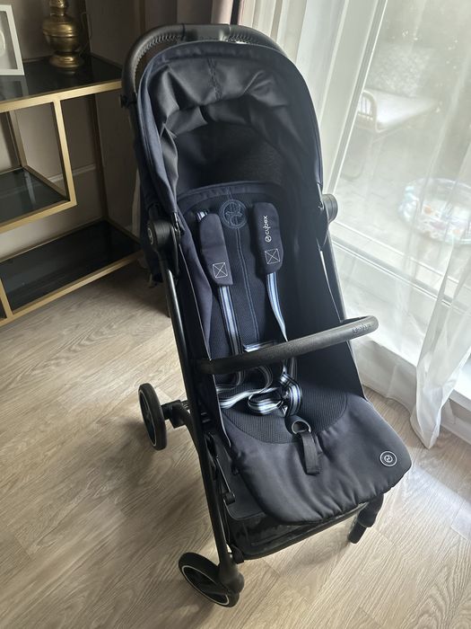 Carucior pentru bebelusi Cybex Gold Beezy Magic Black