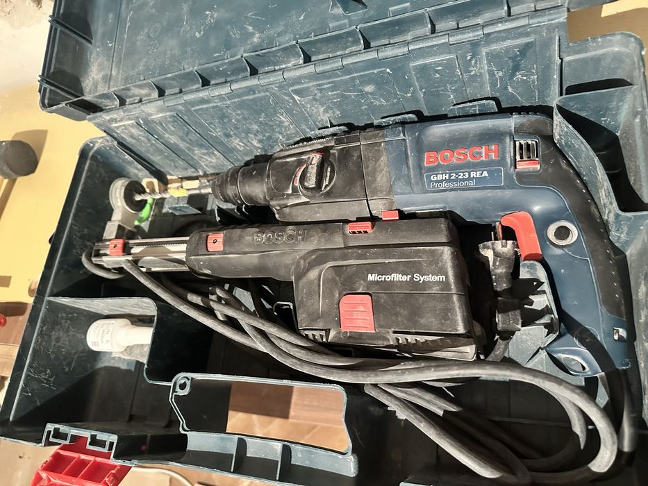 Перфаратор Bosch с  пылысосом