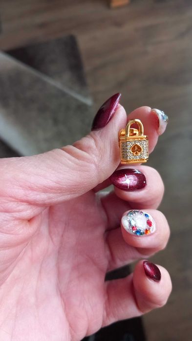 Обеци.  катинарче