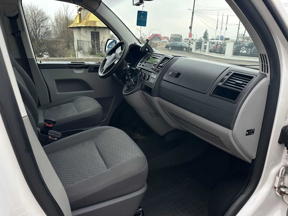 VW T5 Caravelle 2,0 tdi 2012 8 locuri accept variante !
