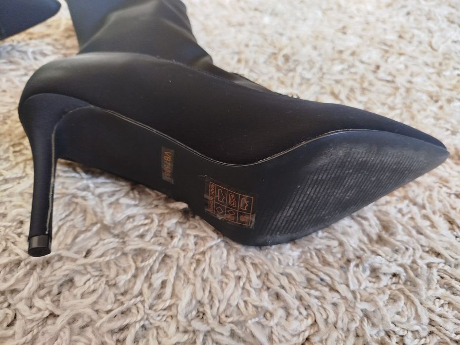 Боти с уникална бродерия от изкуствени камъни