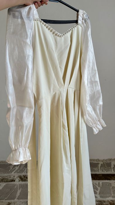 Платья вечерные продам