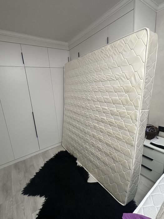 Матрас   180*200,очень хорошом состояние