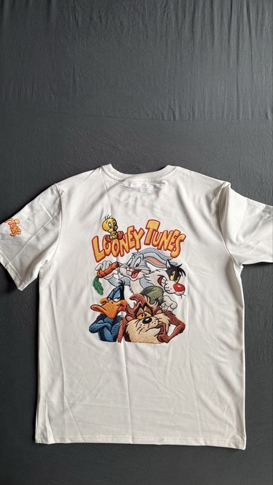Тениска Looney Tunes с любими анимационни герои!