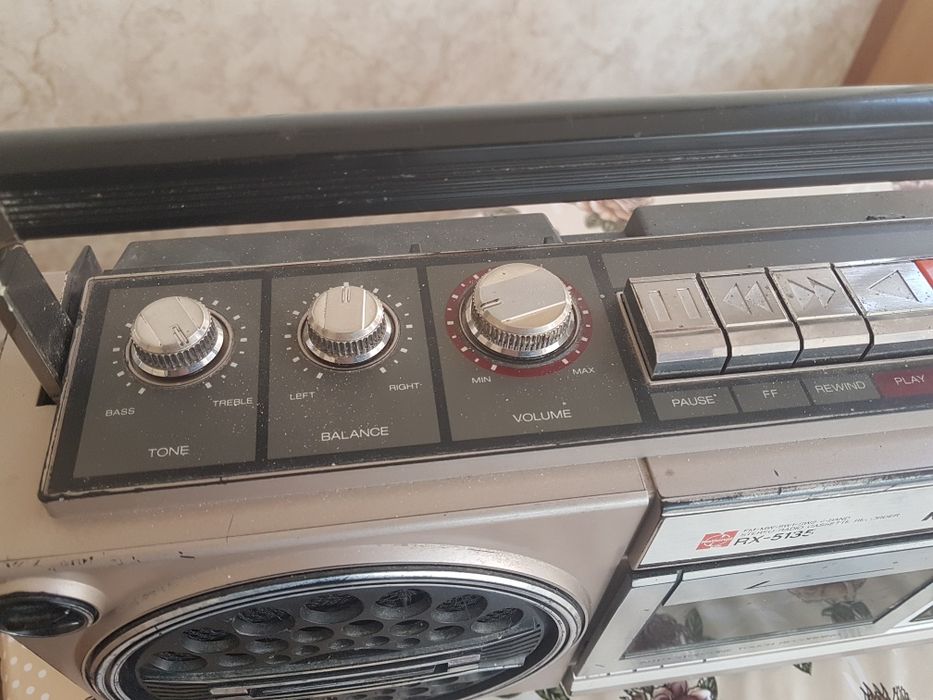 NATIONAL RX-5135  магнитоласи сотилади  кассетаси...радиоFM-108 ишлиди