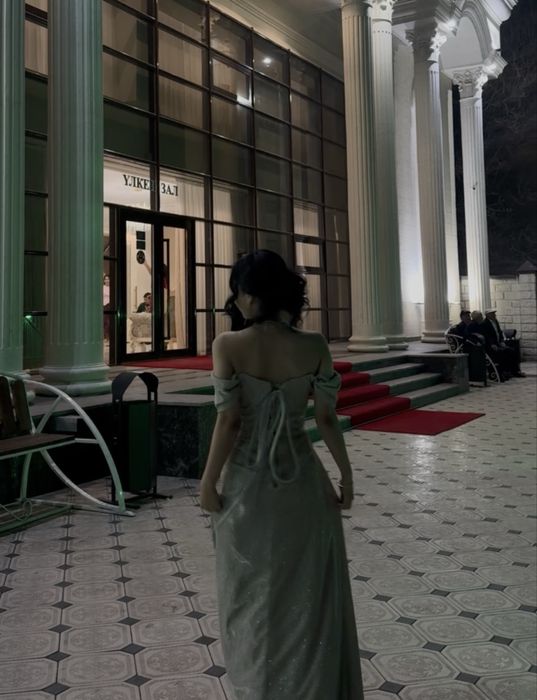 Продаю красивое вечернее платье