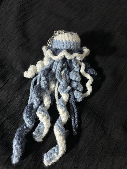 Уникальнач медуза из пряжи, ручная работа в 3 разных оттенков