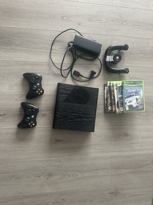 Vand Xbox360 cu controllere!