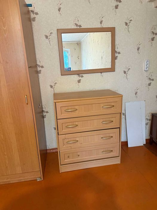 Продам комод с зеркалом