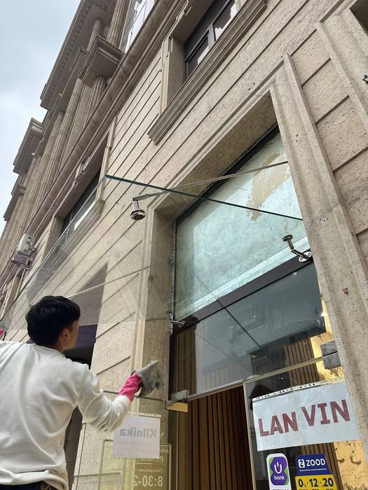 Стеклянные навесы и козырьки