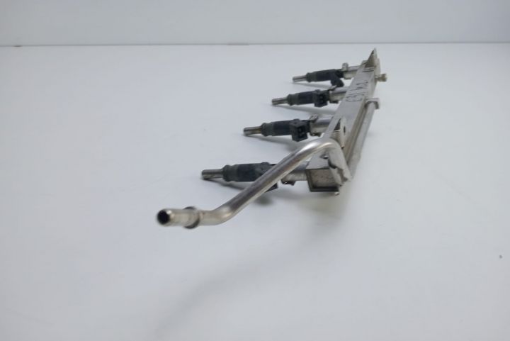 Rampa injectoare 1.6 benzina 7526892 BMW Seria 1 E87