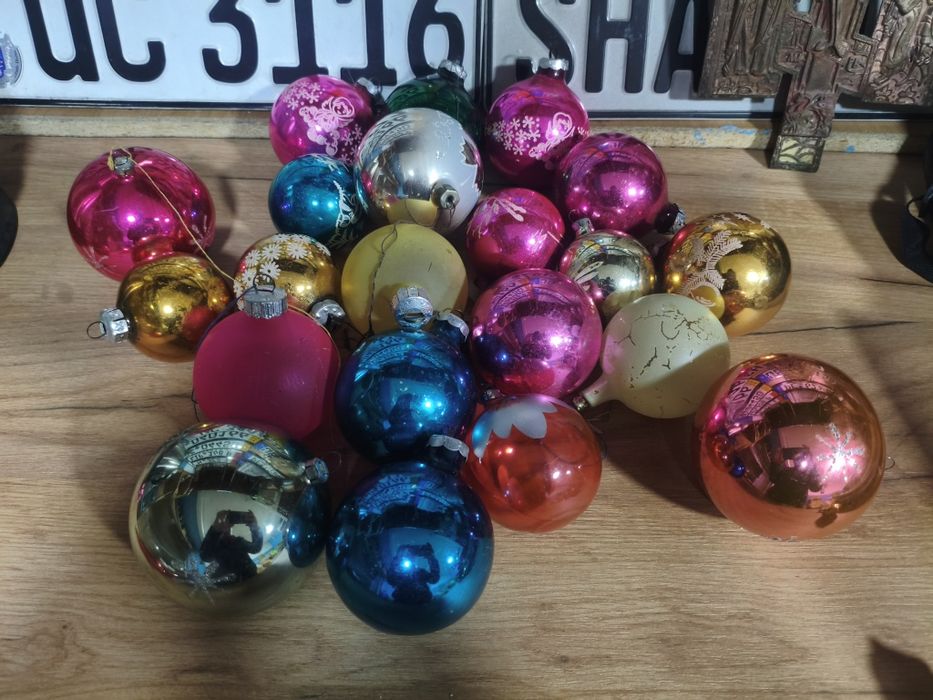 Лот ёлочных игрушек.