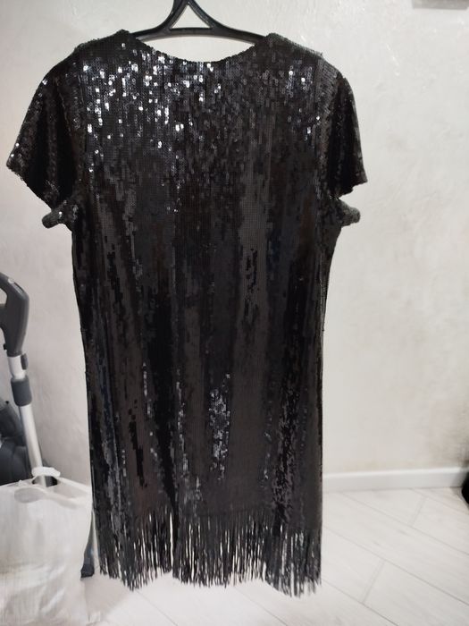 Платье паетками новое
