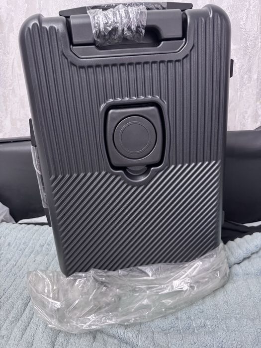 Новый чемодан хорошего качества