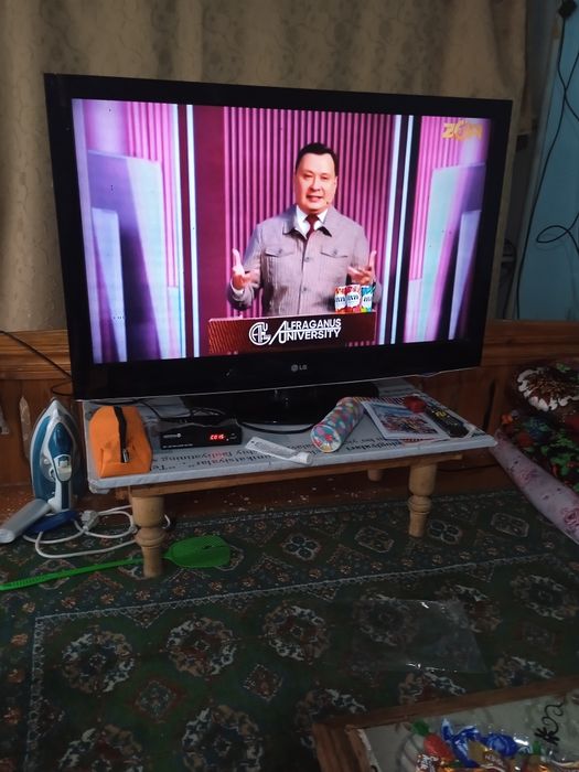 Телевизор  LG 1 метр