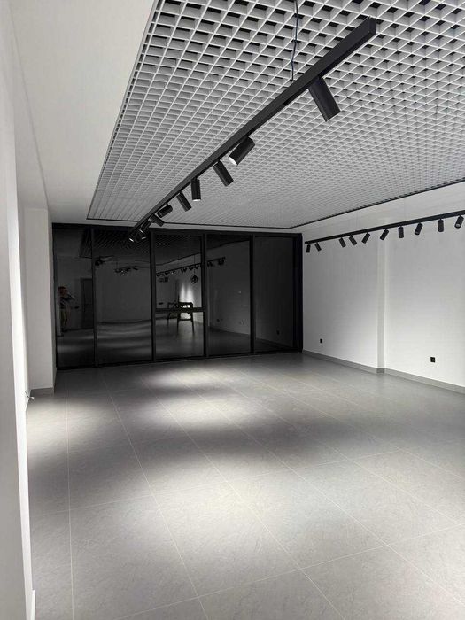 Яккасарайский районда бизнес центрда офис тайор ремонти билан сотилади