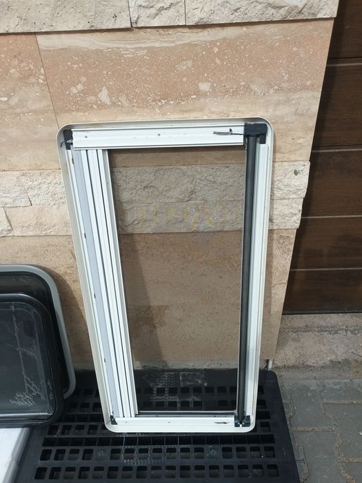 Врати(сервизни) ,комарници  и прозорци за Кемпери