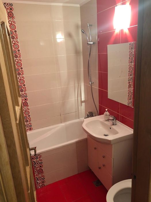 Dau spre inchiriere  garsoniera, mobilata, cu centrala,