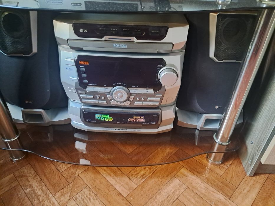 Музыкальный центр LG