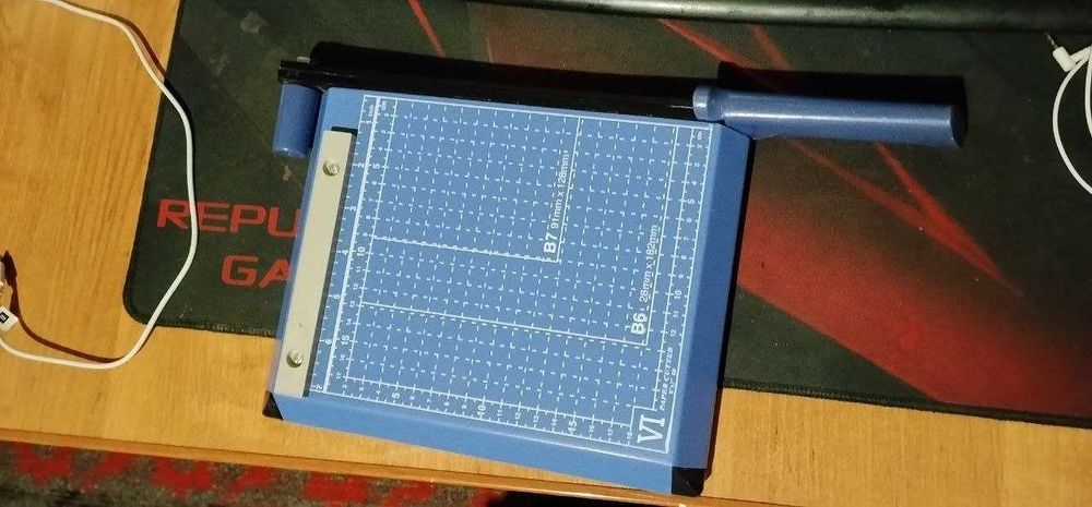 Резак для бумаги А4 сабельный