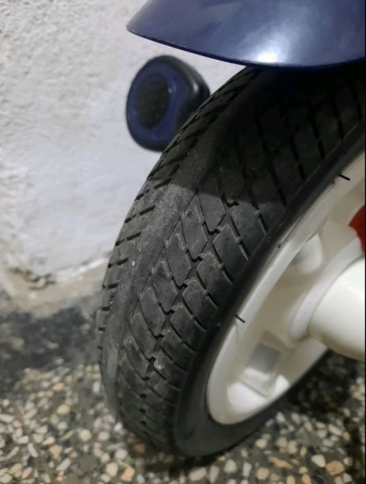 Триколка Lexus с помпащи гуми