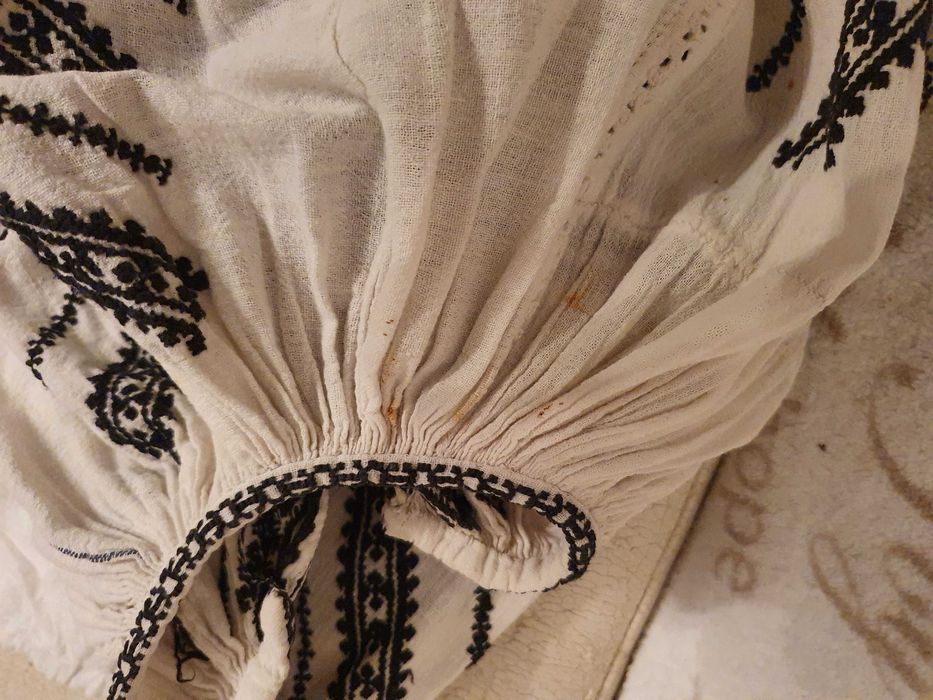 Costum traditional de Gorj de adolescenta