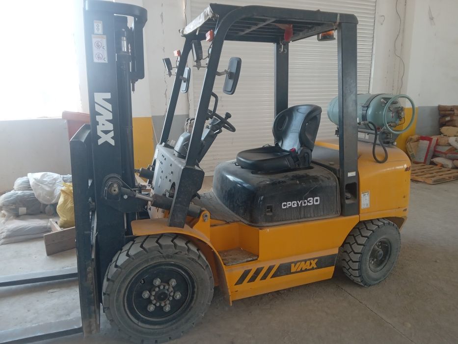 Пагрузчик. 3 тона котаради