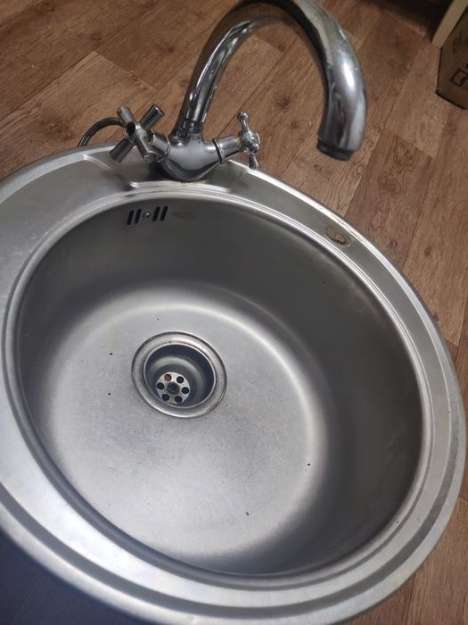 Продаю раковина со сместителем