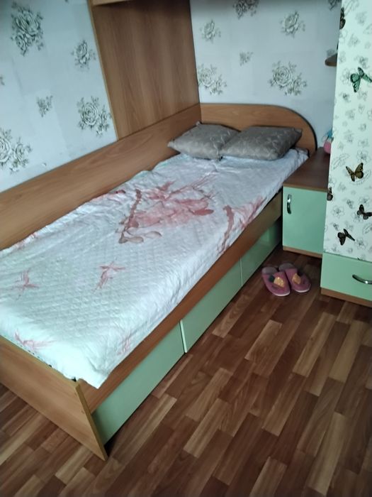 Подростковый гарнитур  в хорошем состоянии