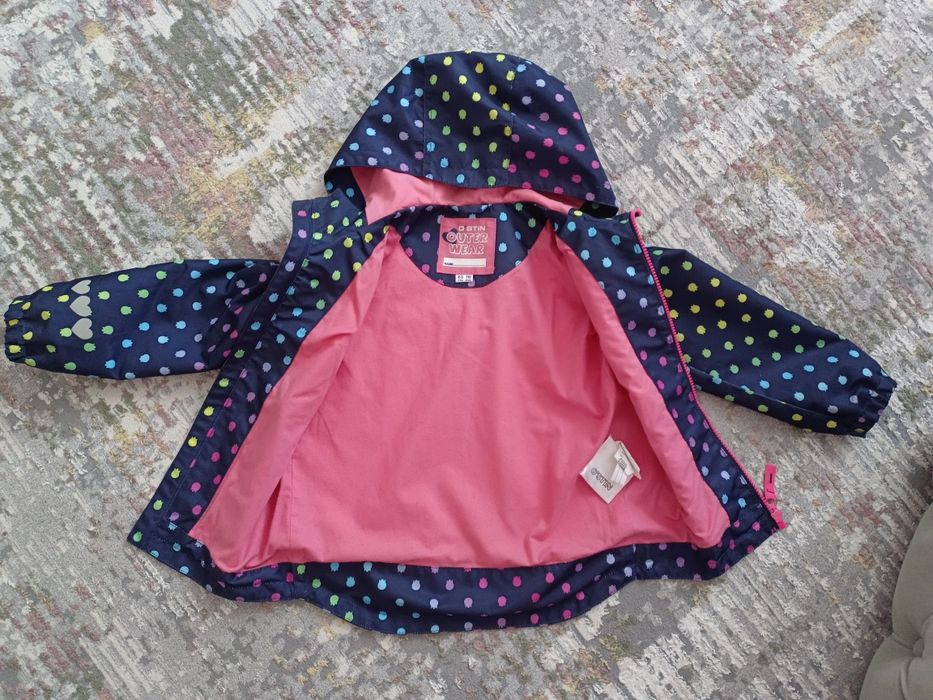 Продам куртку на девочку