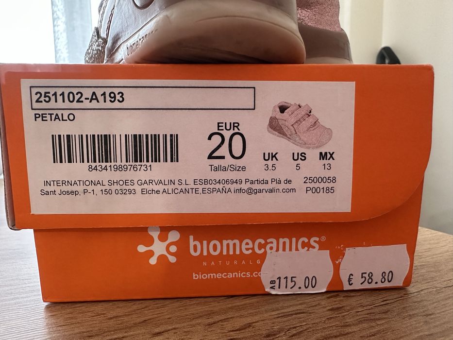 Продавам маратонки Biomecanics за момиченце. Размер 20