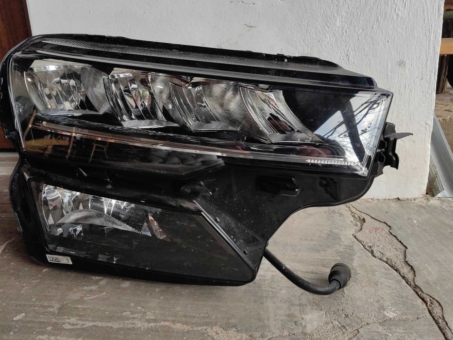Фар Skoda Karoq Face LED Десен / Фар Шкода Карок 24г. Оригинален