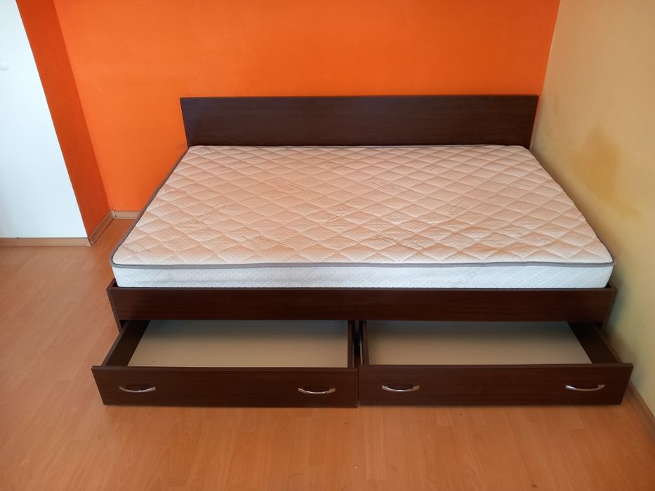 Спалня с подрамка и матрак