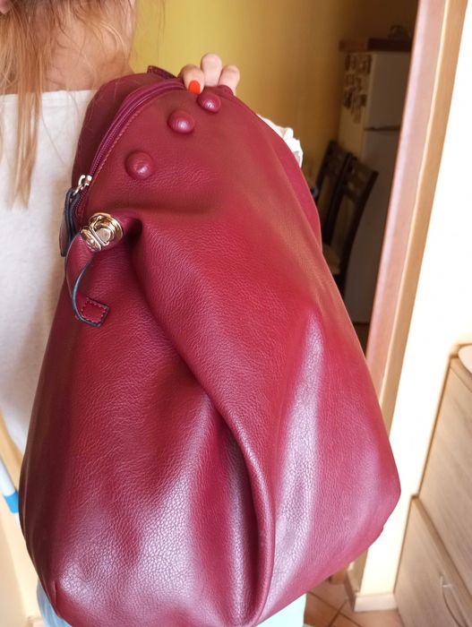 Кожена червена  раница