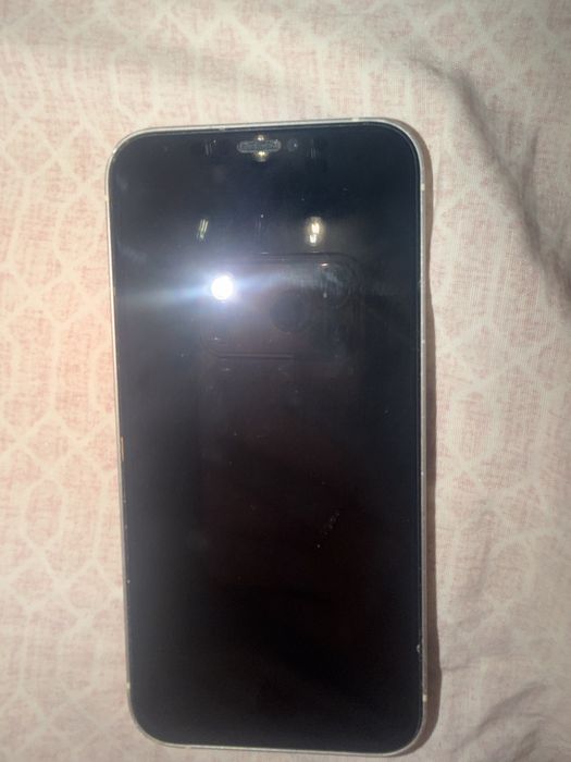 Продам Iphone 12, белый