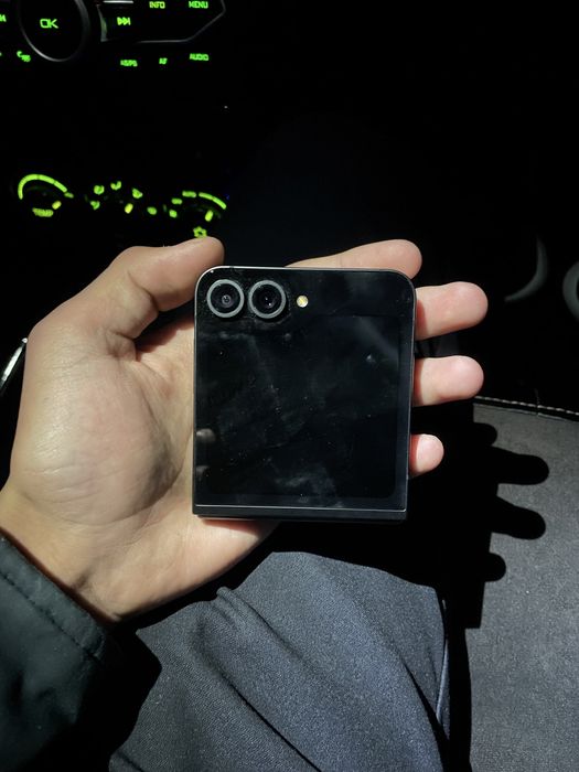 Galaxy Z Flip 6.         .