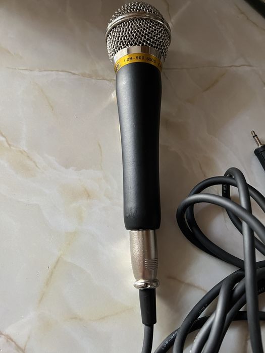 Microfon profesional cu fir cardioid dynamic