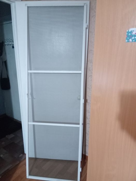 Продам москитную сетку на дверь