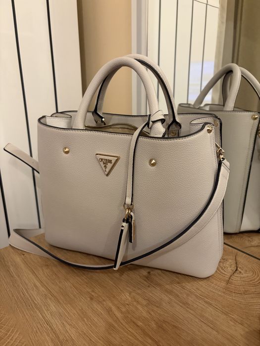 Дамска чанта Guess