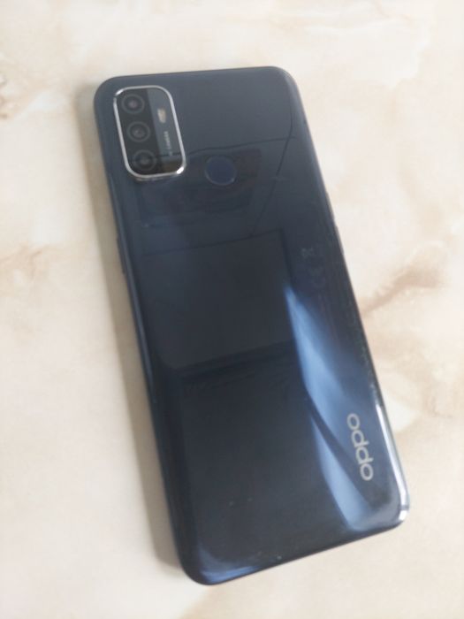Vând Oppo A53 de 128Gb [cu sticla spartă dar perfect funcțional] //poze reale
