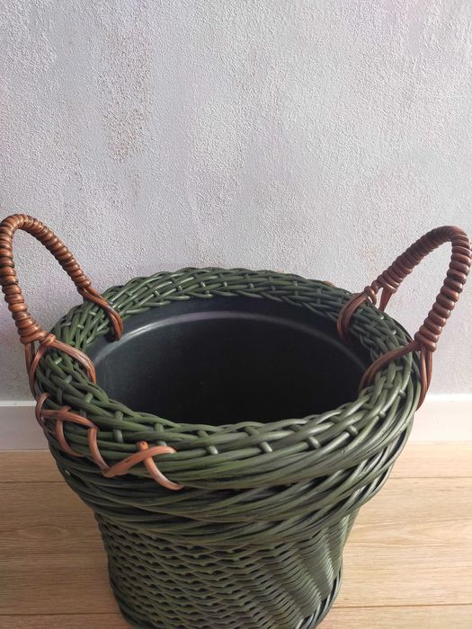 Продам кашпо из ротанга