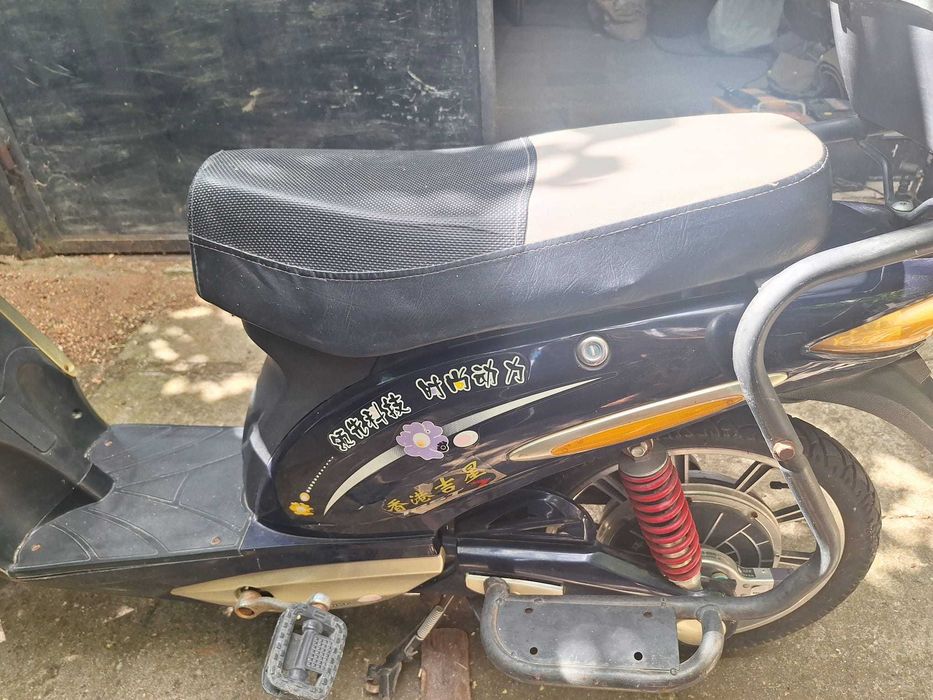 Електрически скутер
Електрически скутер