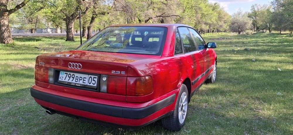 Продам ауди 100 с4