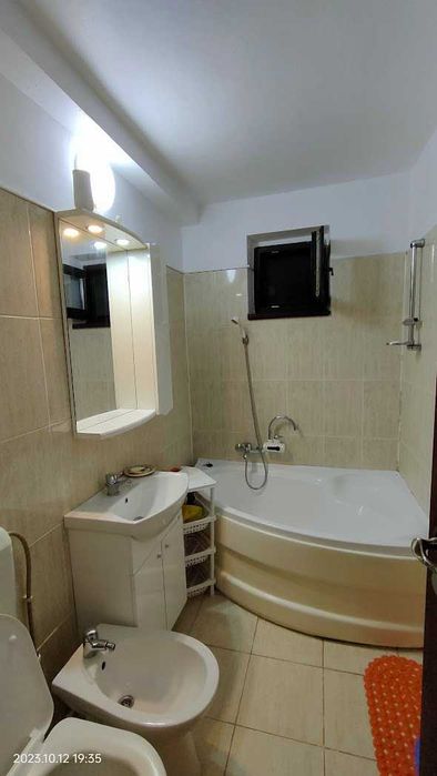 Inchiriez Apt 3 camere, Dristor, la metrou