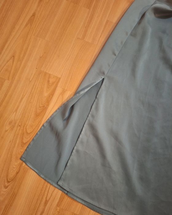 Fusta satina cu crapatura Mohito marimea 36