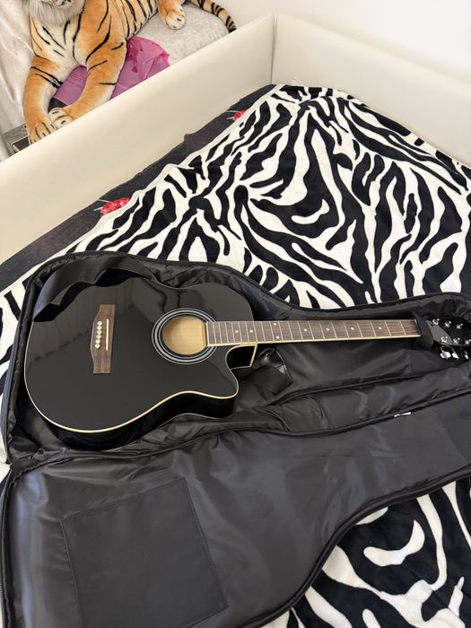 Гитара с чехлом б/у