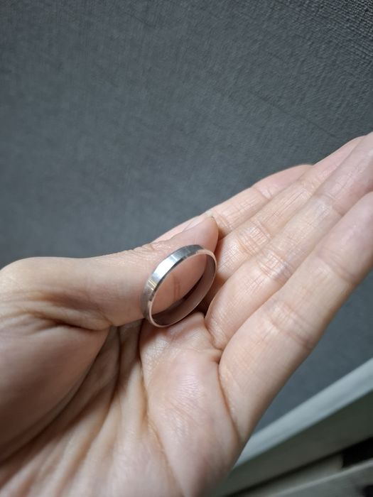 Продам мужское обручальное кольцо