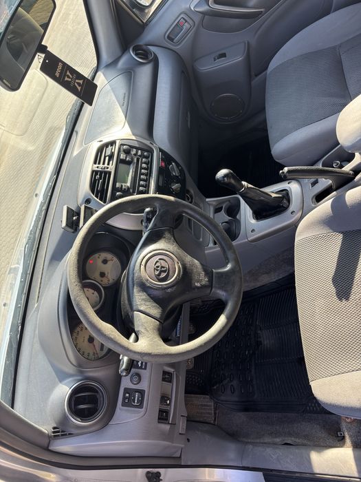 Toyota RAV 4 джип