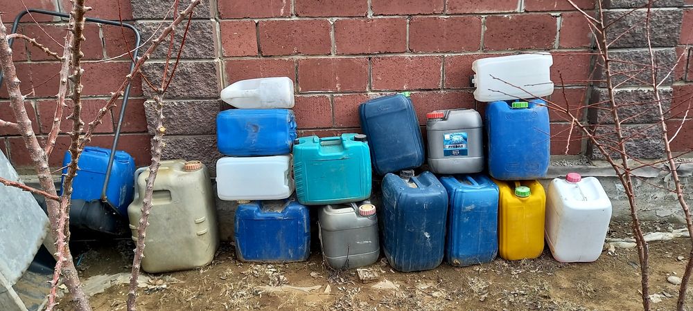 Продам канистры 20 и 30 литров