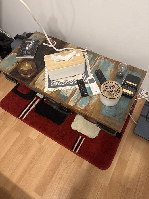 Măsuță de cafea din lemn reciclat